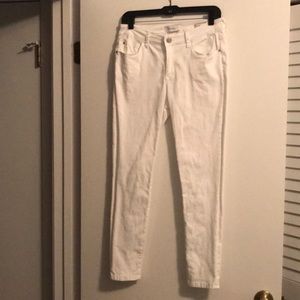 Super Comfy Skinnygirl White Skinny Ankle Jeans!